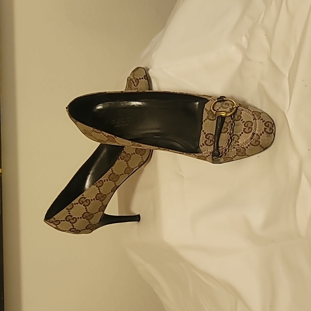 GUCCI VINTAGE 💯 AUTHENTHIC CLOTH HEEL SIZE 7B PRE-OWNED VERY GOOD COND
